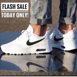 NEW Nike Air Max Tavas